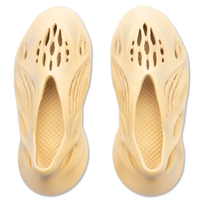 Yeezy Foam RNR - Desert Sand